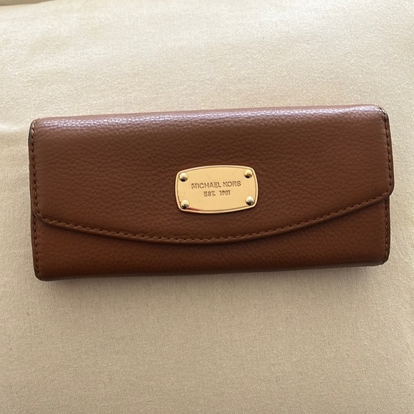 Michael Kors Slim Flap Wallet - Brown - Picture 4 of 17